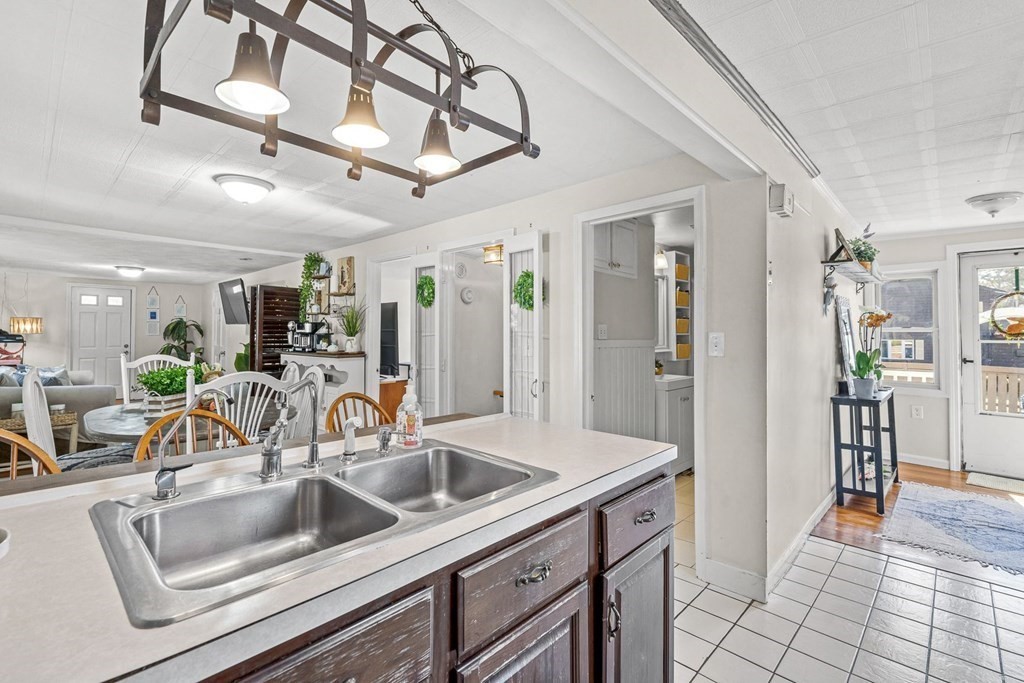 12 Lowell Road North Reading, MA 01864 - Photo 5 of 22 Gallery Image 5