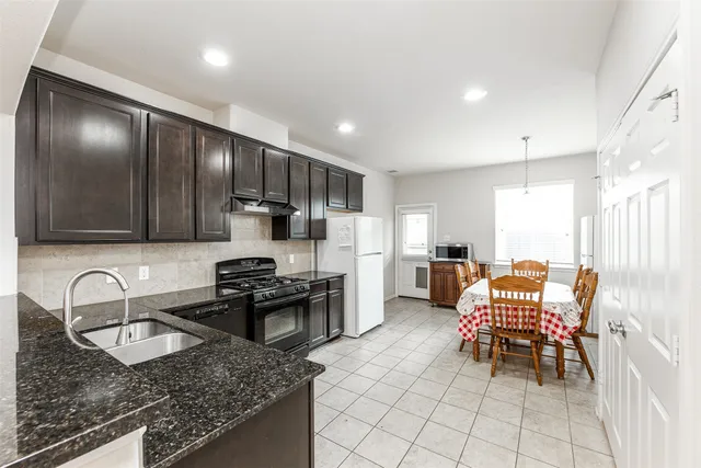 $2,000 | 6443 Wilshire Fern, Houston, TX 77040