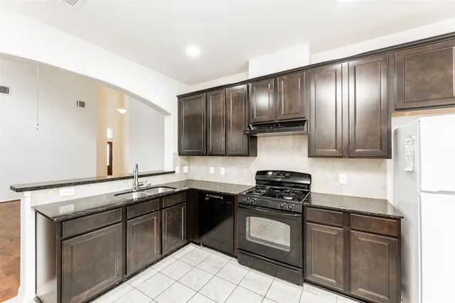 $2,000 | 6443 Wilshire Fern, Houston, TX 77040