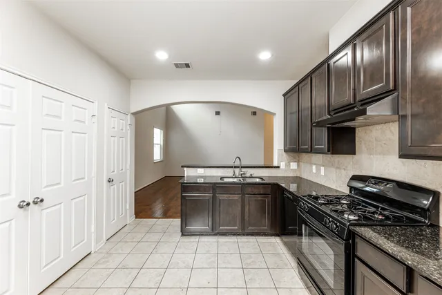 $2,000 | 6443 Wilshire Fern, Houston, TX 77040
