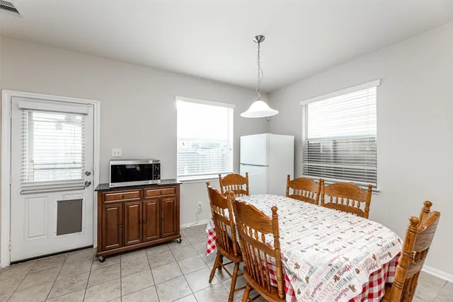 $2,000 | 6443 Wilshire Fern, Houston, TX 77040