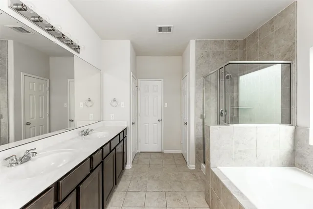 $2,000 | 6443 Wilshire Fern, Houston, TX 77040