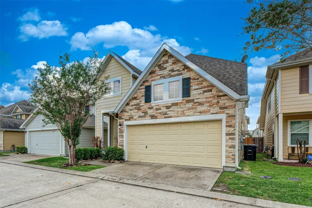 $2,000 | 6443 Wilshire Fern, Houston, TX 77040