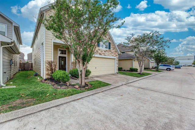 $2,000 | 6443 Wilshire Fern, Houston, TX 77040