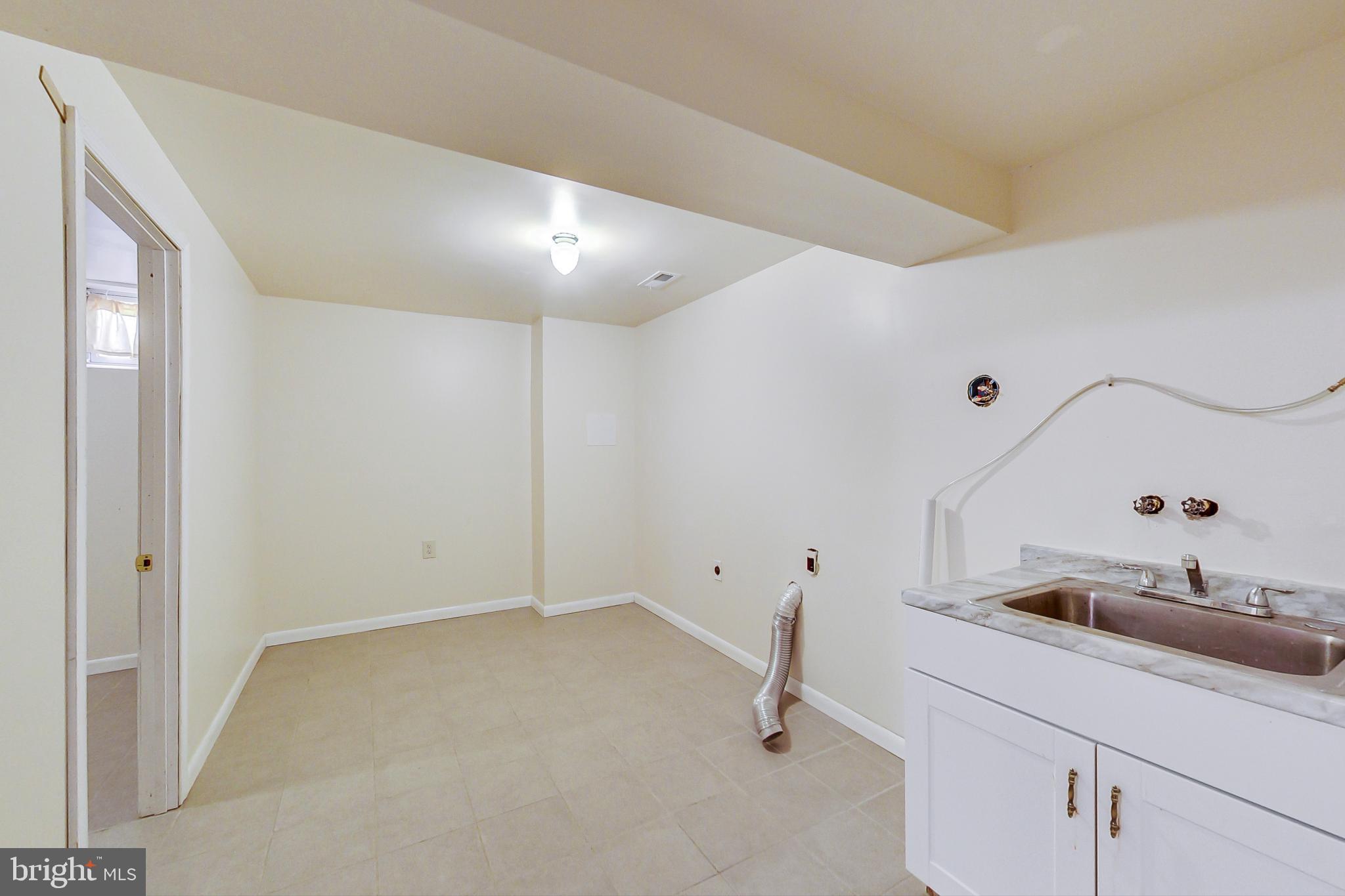 4525 Hawksbury Road Baltimore, MD 21208 - Photo 36 of 53 Laundry area