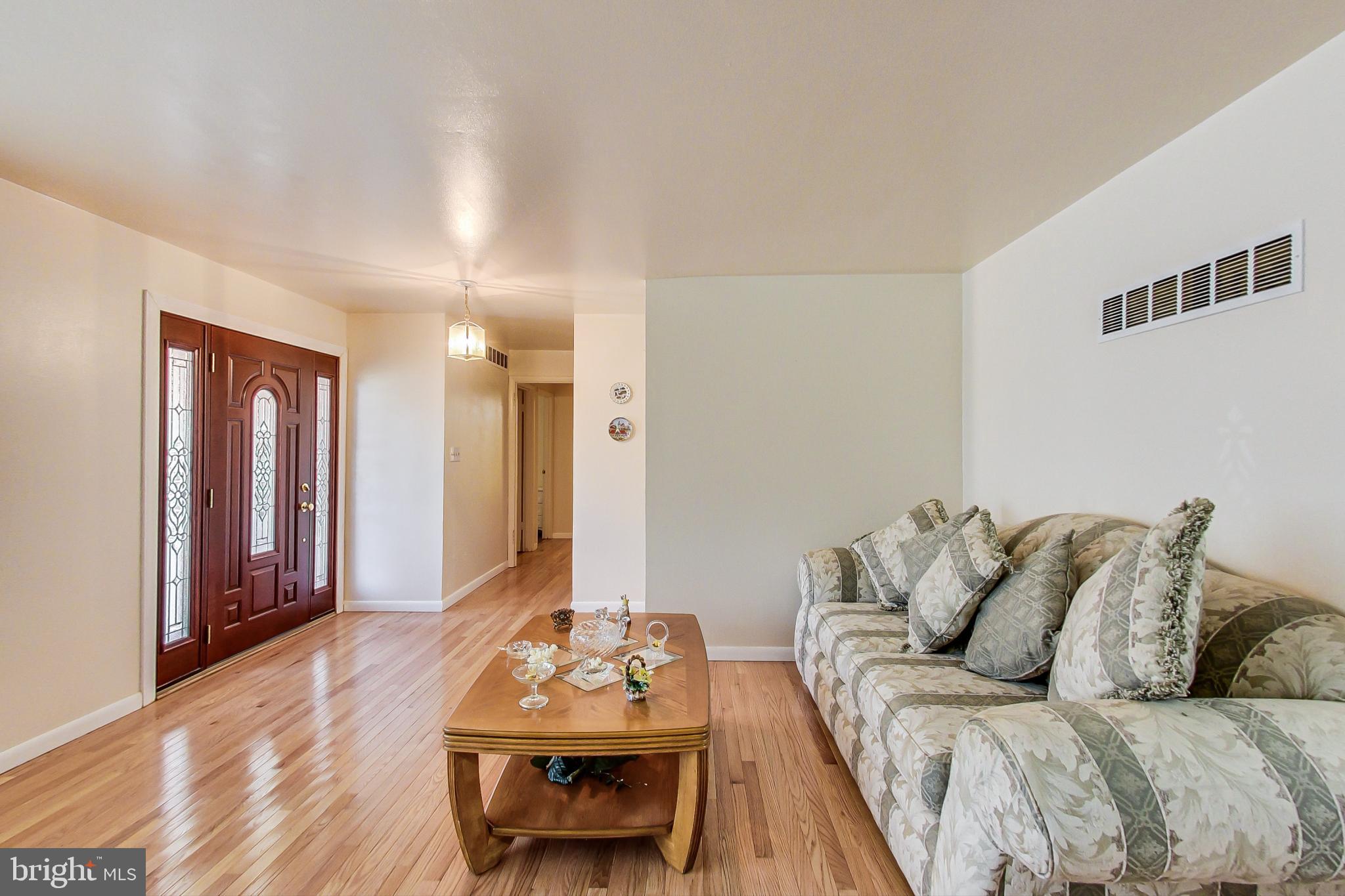 4525 Hawksbury Road Baltimore, MD 21208 - Photo 5 of 53 Living Room