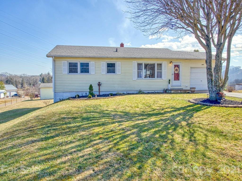 424 Phillipsville Loop Canton, NC 28716 - Photo 1 of 26