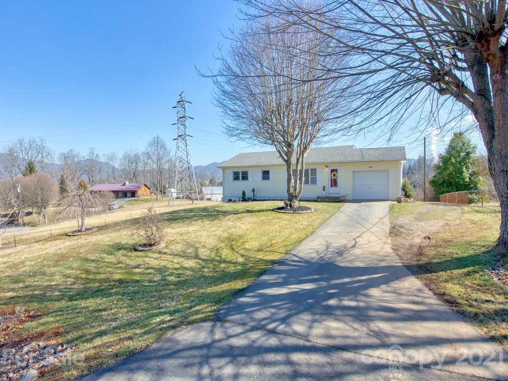 424 Phillipsville Loop Canton, NC 28716 - Photo 2 of 26