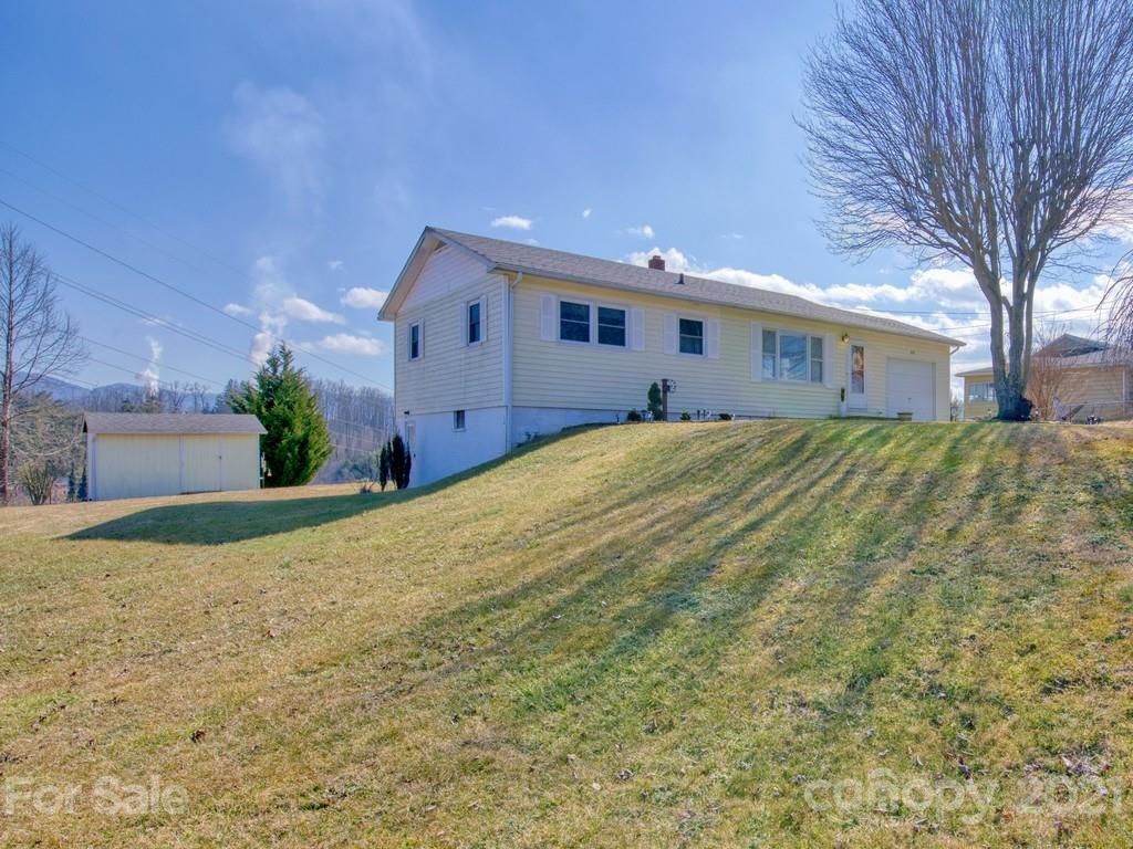 424 Phillipsville Loop Canton, NC 28716 - Photo 3 of 26