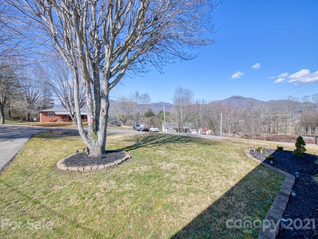424 Phillipsville Loop Canton, NC 28716 - Photo 5 of 26