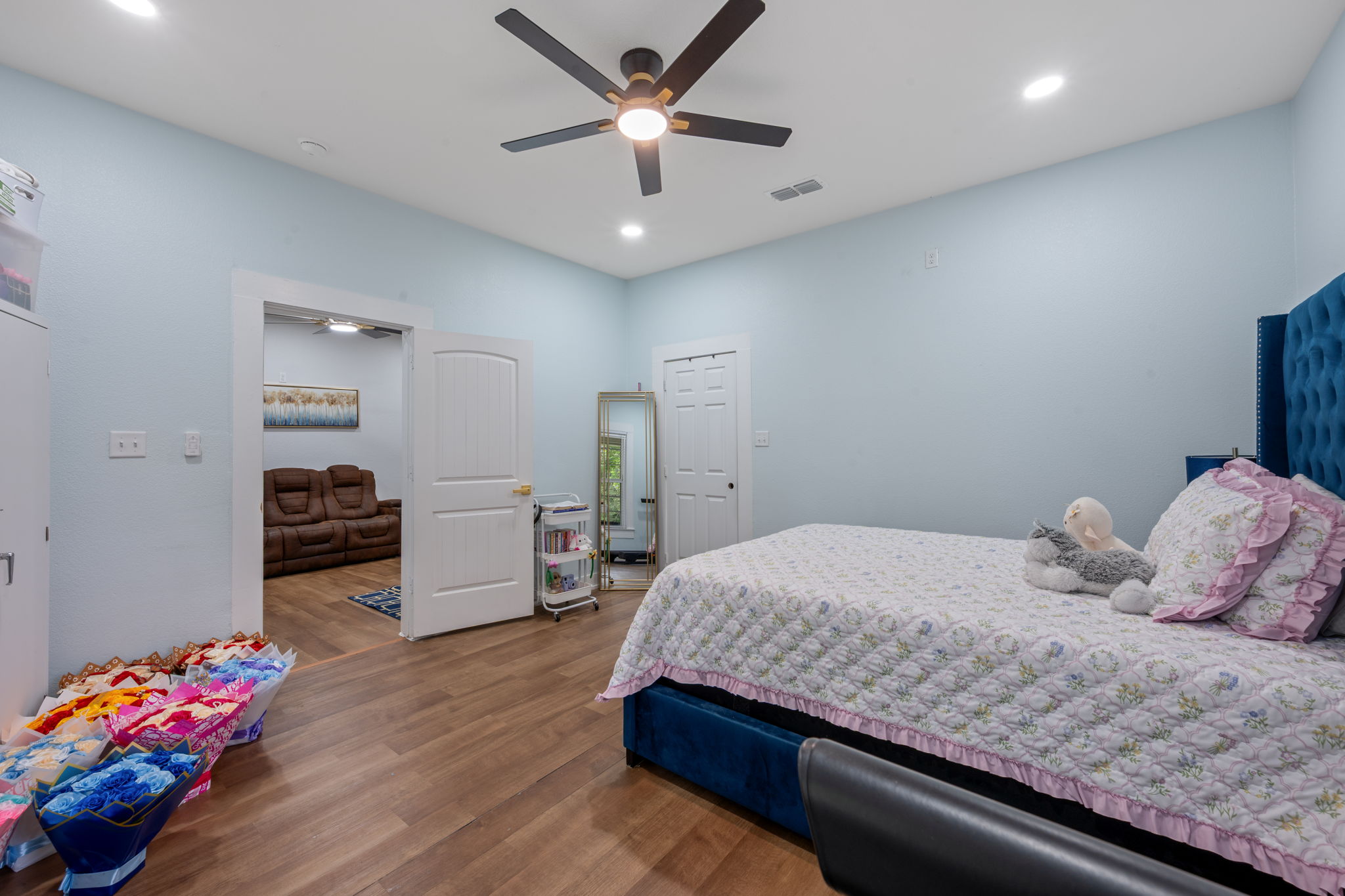 602 East 6th Street Cameron, TX 76520 - Photo 29 of 40 Wood-finish flooring throughout this room, featuring recessed lighting and a ceiling fan