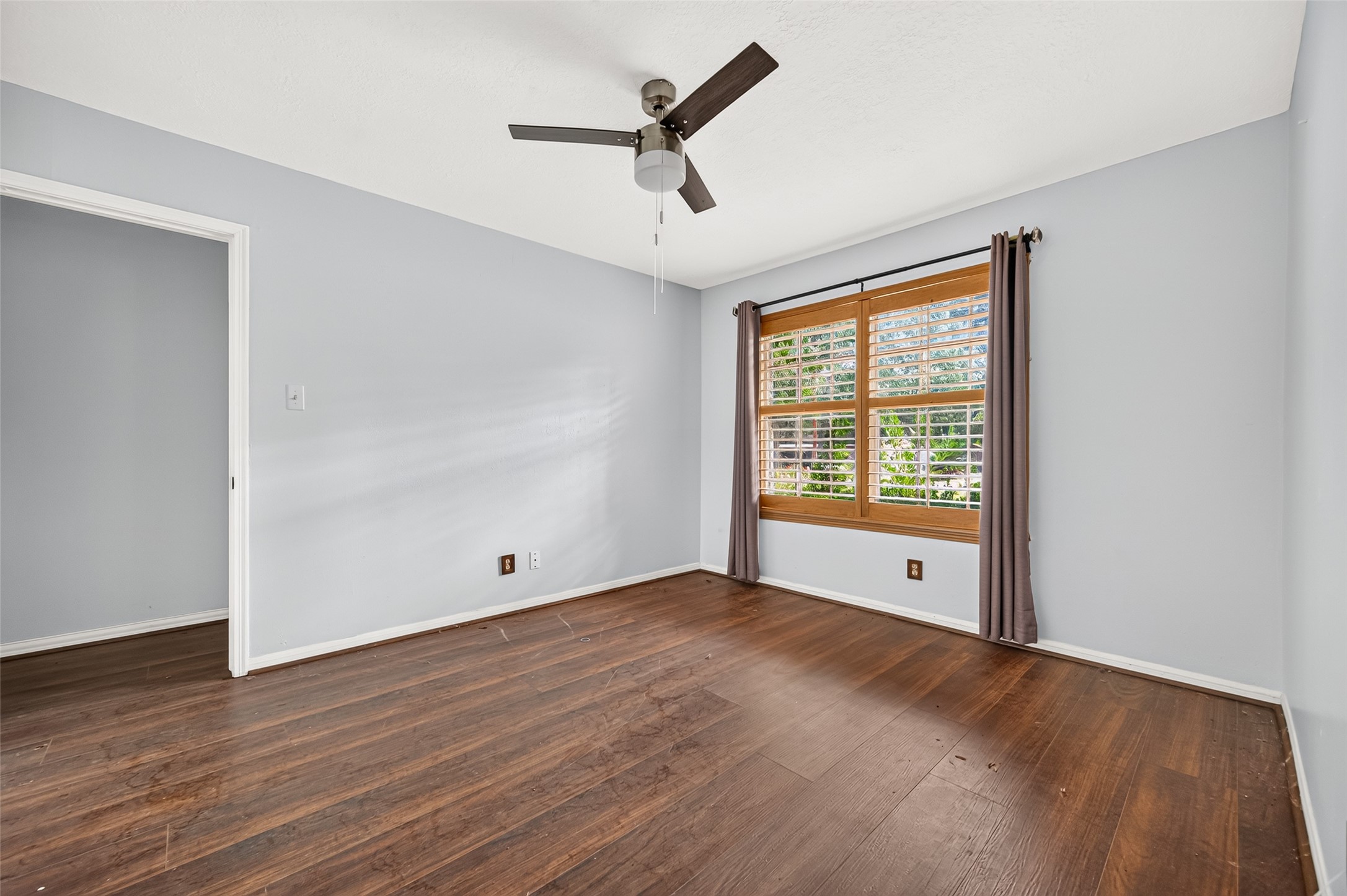 10211 Kerr Lane Conroe, TX 77385 - Photo 18 of 45 Bedroom with ceiling fan