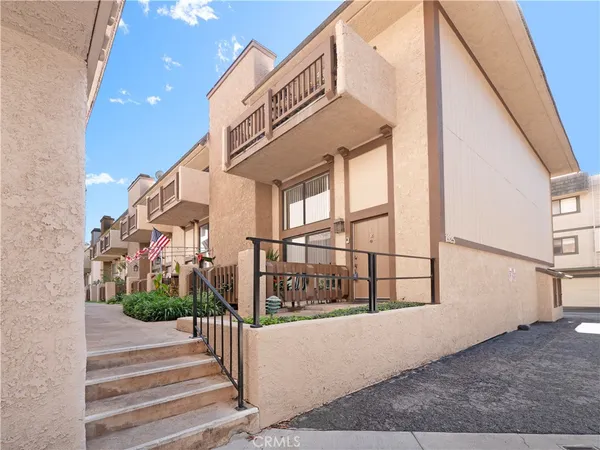 $575,000 | 1925 East Huntington Drive, Unit E, Duarte, CA 91010