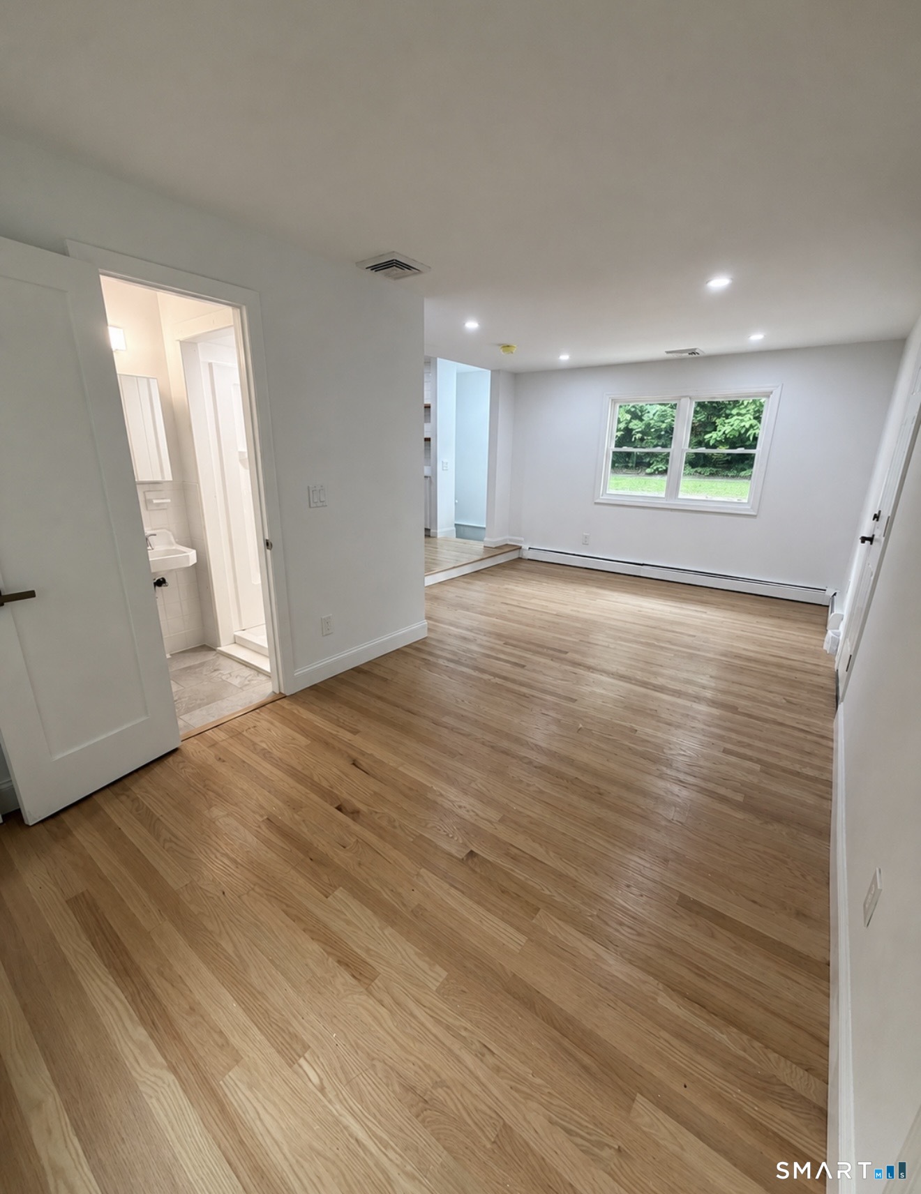 106 Glenwood Road Clinton, CT 06413 - Photo 13 of 33