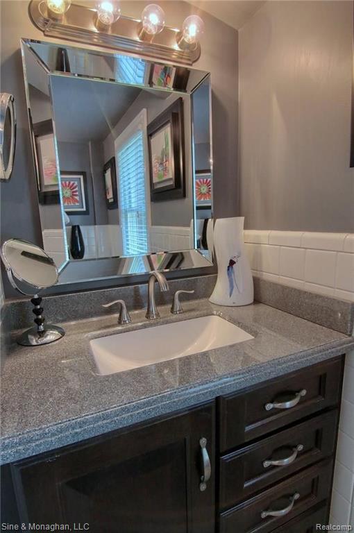 1921 Littlestone Road Grosse Pointe Woods, MI 48236 - Photo 19 of 29