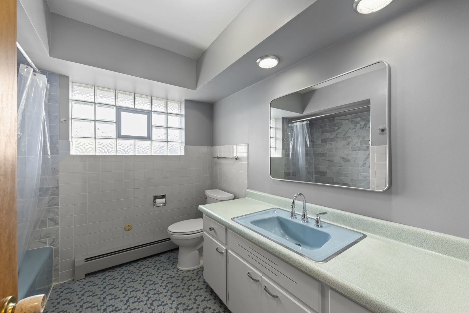 6401 West 52nd Street, Unit 2 Chicago, IL 60638 - Photo 8 of 18 a bathroom with a sink and a toilet