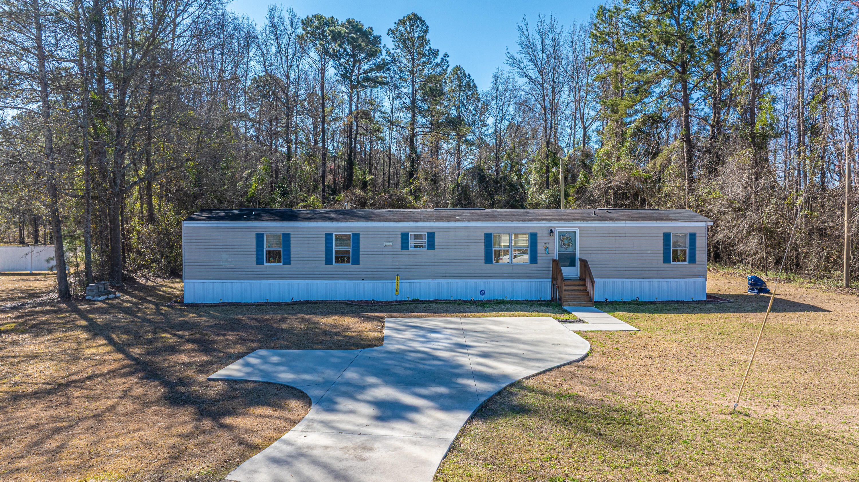 1716 Sunrise Road Smoaks, SC 29481 - Photo 2 of 42 1716SunriseRd042