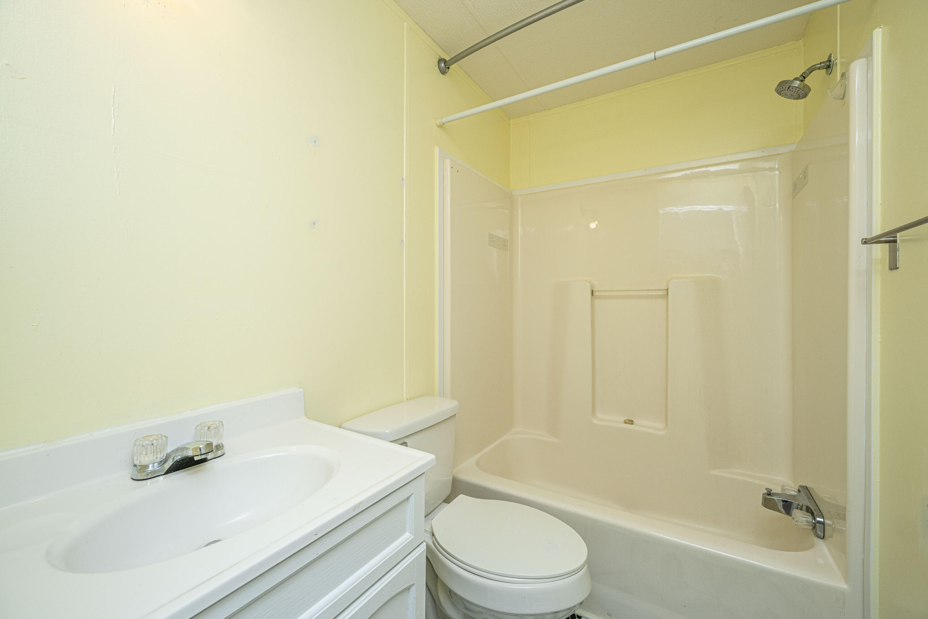 1716 Sunrise Road Smoaks, SC 29481 - Photo 27 of 42 2nd Bathroom