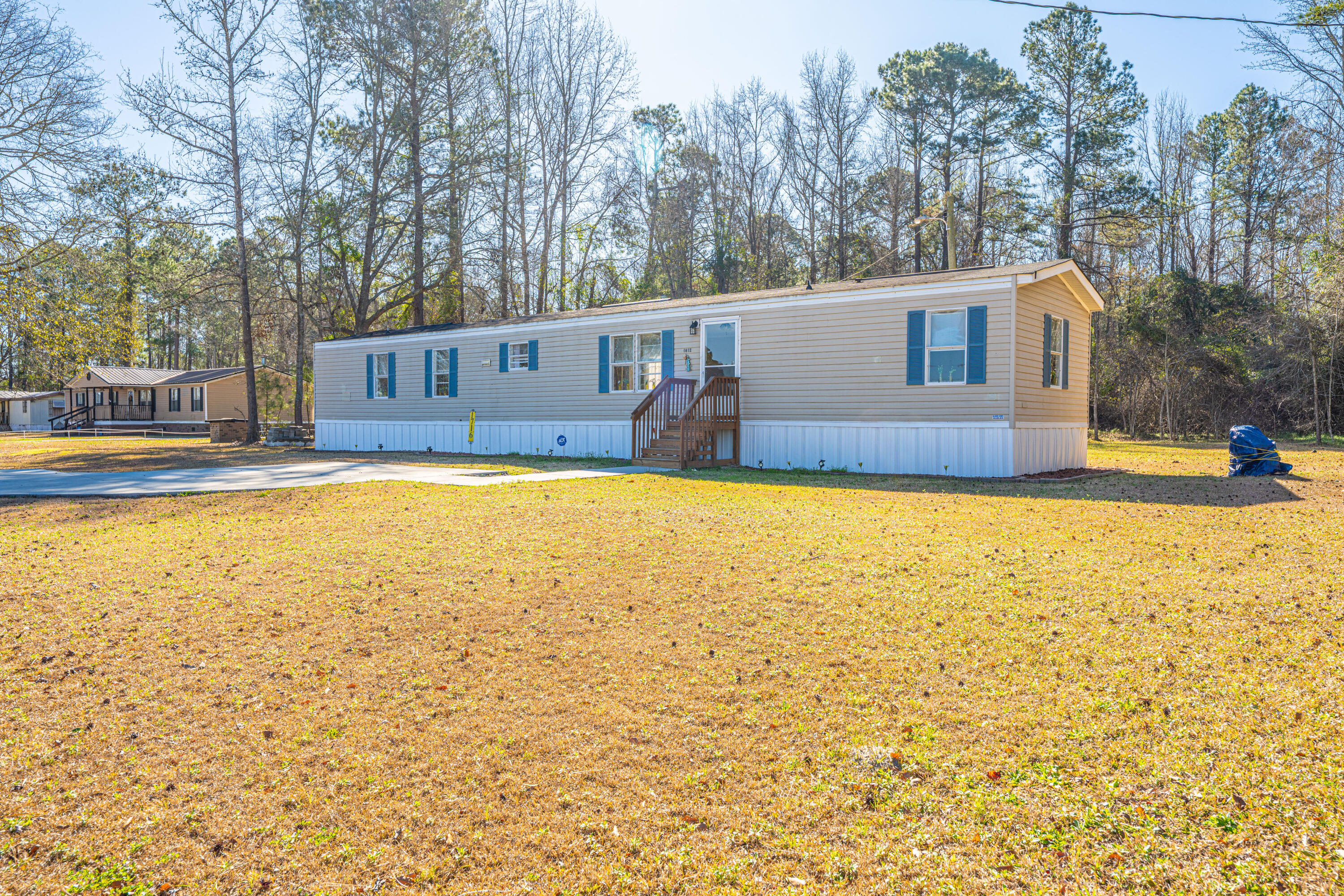 1716 Sunrise Road Smoaks, SC 29481 - Photo 5 of 42 1716 Sunrise Dr