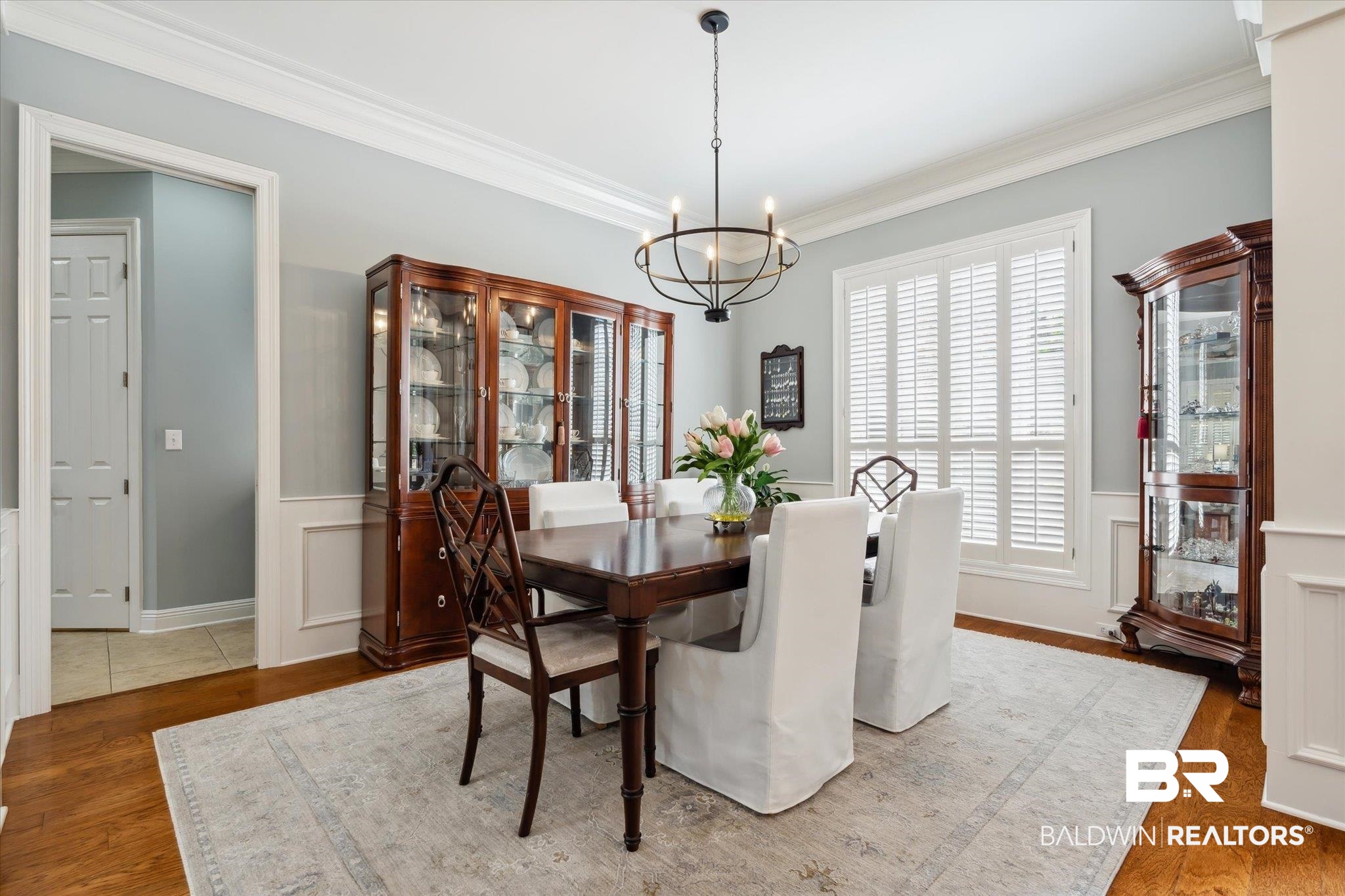 804 Country Club Road Mobile, AL 36609 - Photo 48 of 63 Dining area with an inviting chandelier, crown molding, and hardwood / wood-style floors