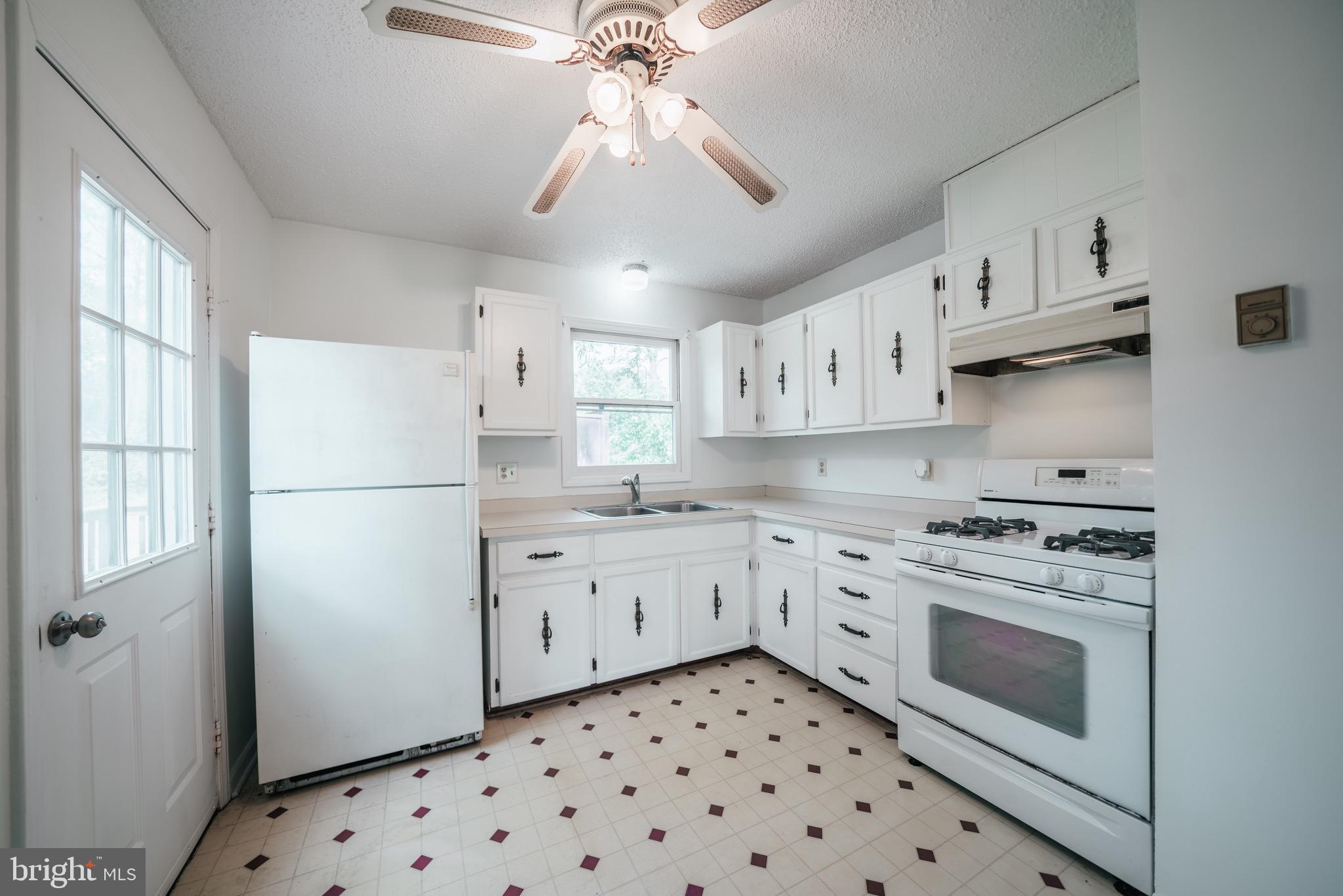 5272 Germantown Road Midland, VA 22728 - Photo 31 of 43 ADU Kitchen