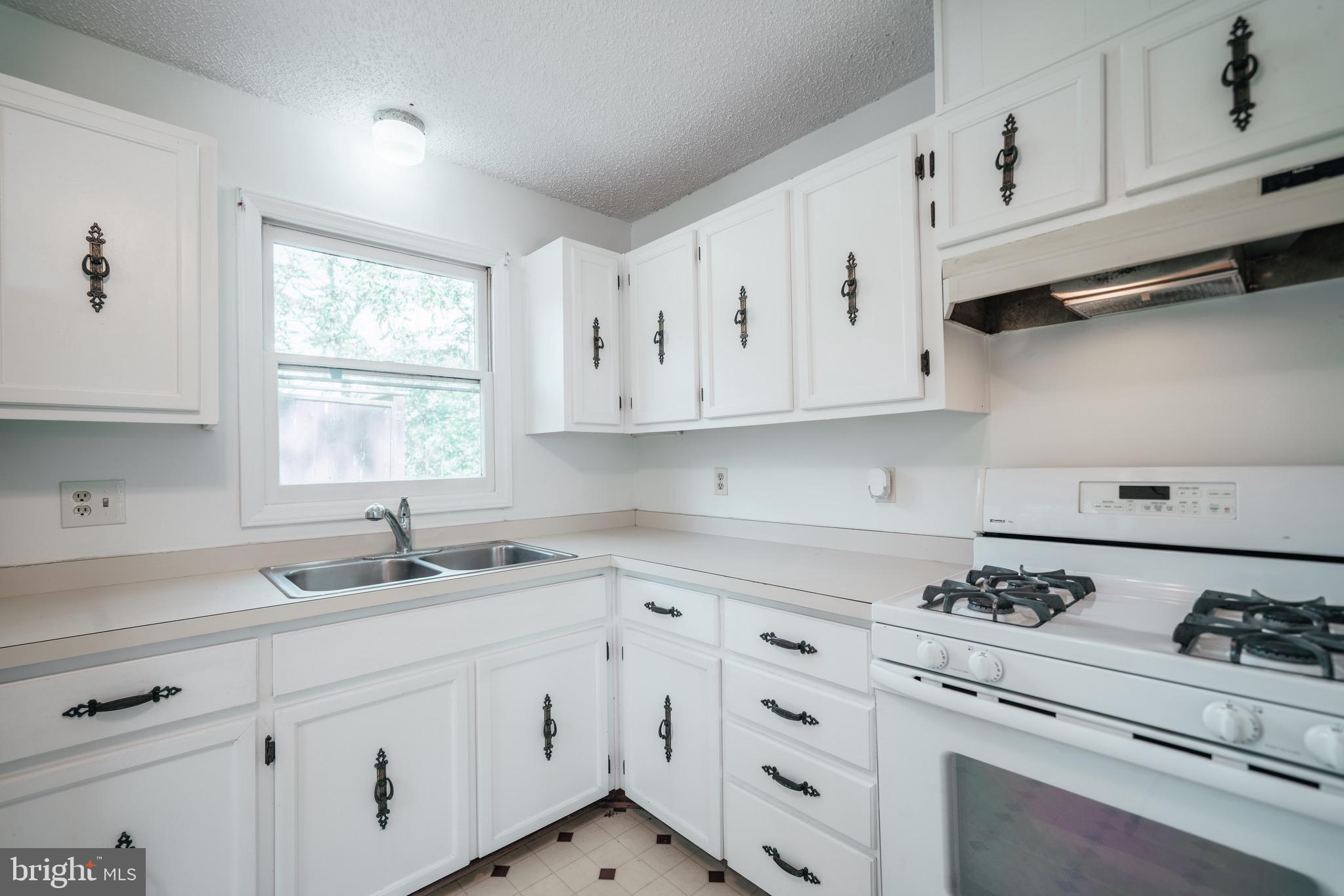 5272 Germantown Road Midland, VA 22728 - Photo 32 of 43 ADU Kitchen