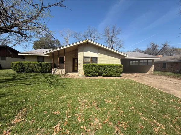 $160,000 | 108 East Santa Anna Street, Robinson, TX 76706