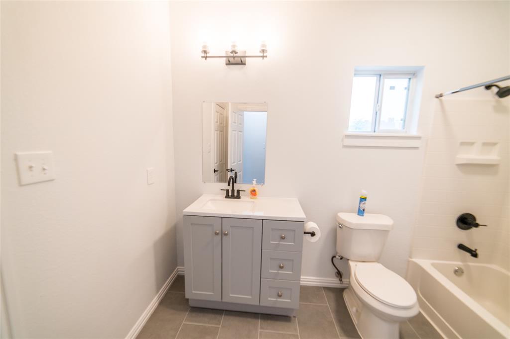 956 Lloyd's Road Little Elm, TX 75068 - Photo 12 of 18 Upstairs full bathroom