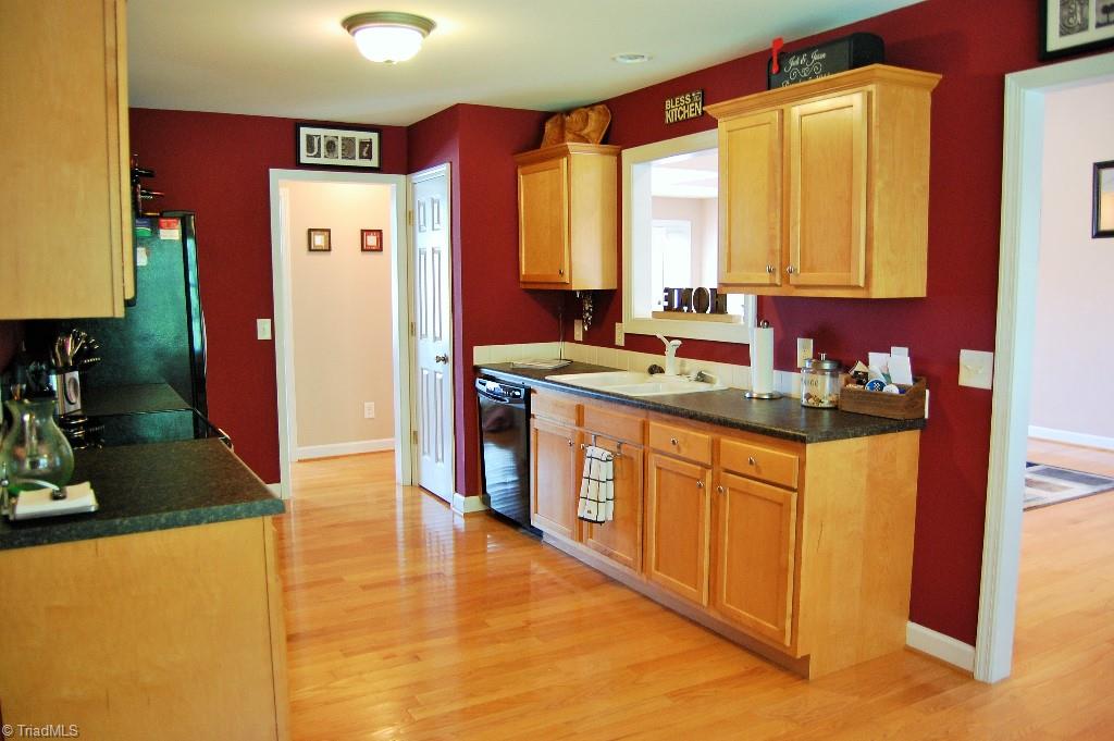1883 South Union Grove Road Lexington, NC 27295 - Photo 11 of 30 Spacious kitchen with all black appliances.