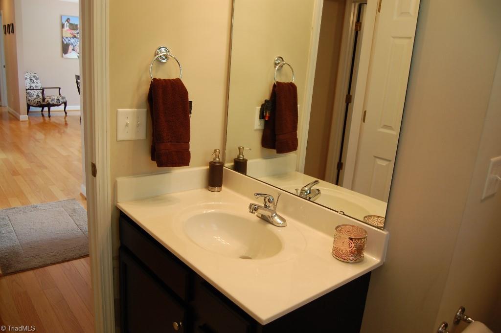 1883 South Union Grove Road Lexington, NC 27295 - Photo 13 of 30 Full hallway bath on main level.