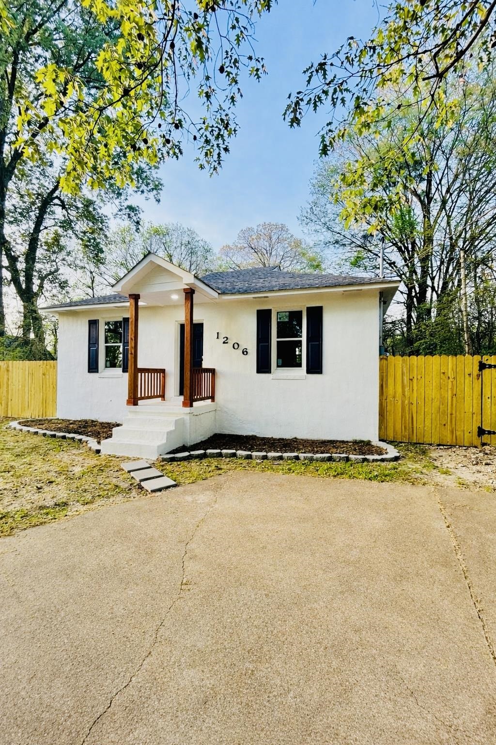 1206 East Alcy Road Memphis, TN 38106 - Photo 2 of 22