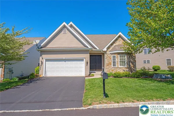 $569,000 | 5010 Valley Stream Lane, Macungie, PA 18062