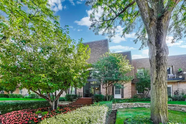 $2,300 | 1250 Park Avenue West, Unit 415, Highland Park, IL 60035