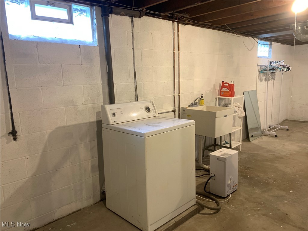885 Reed Avenue Akron, OH 44306 - Photo 24 of 24 Dryer included
