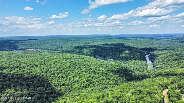 $255,000 | 69 Telemark Lake, Lake Harmony, PA 18624