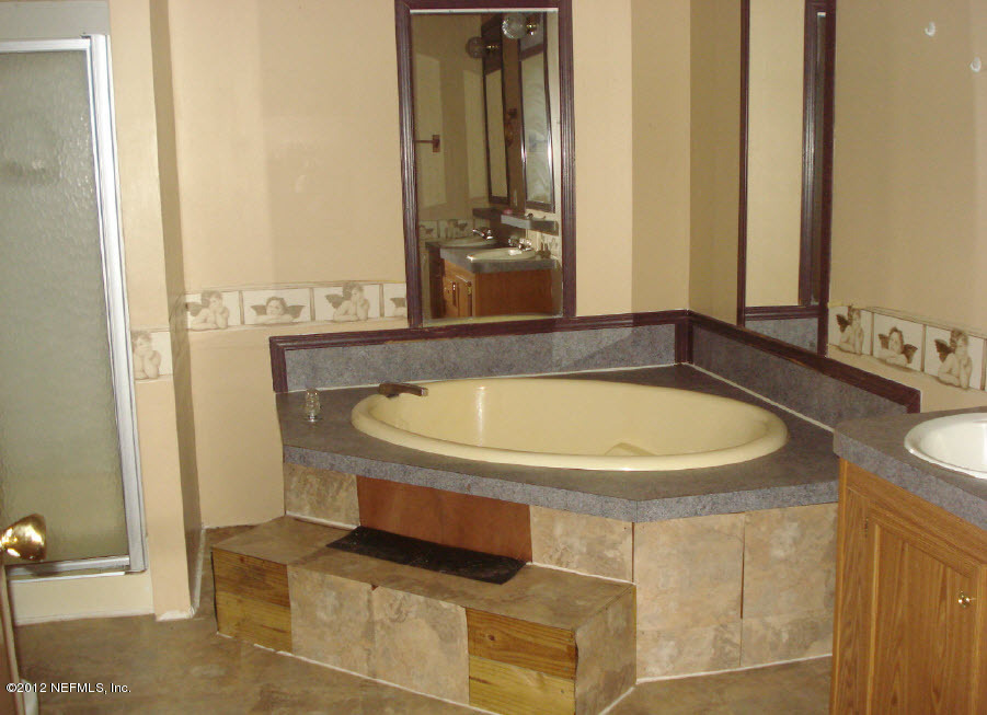 4450 Lori Loop Road Keystone Heights, FL 32656 - Photo 7 of 10 master bath
