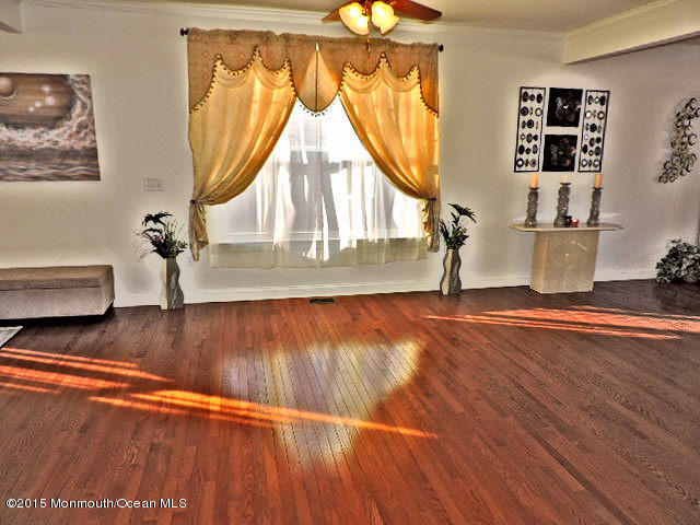 48 Riva Ridge Road Manalapan, NJ 07726 - Photo 12 of 17 Living Room