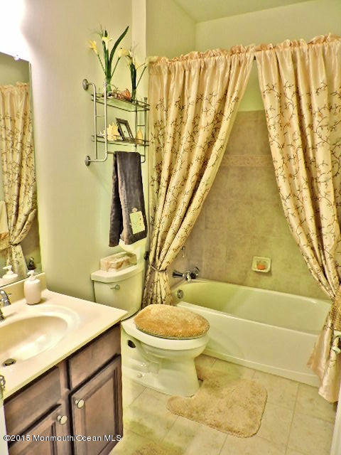 48 Riva Ridge Road Manalapan, NJ 07726 - Photo 9 of 17 Main Bathroom
