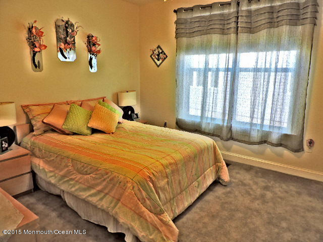 48 Riva Ridge Road Manalapan, NJ 07726 - Photo 10 of 17 Guest Room