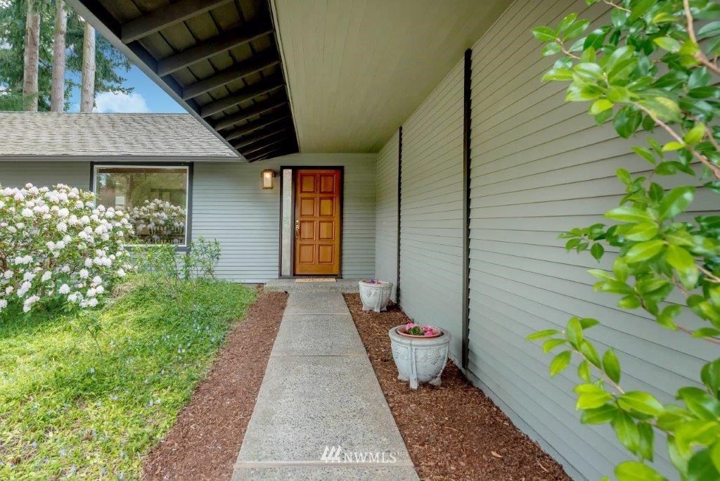 12525 Southeast 99th Street Renton, WA 98056 - Photo 2 of 33 a front view of a house with a yard