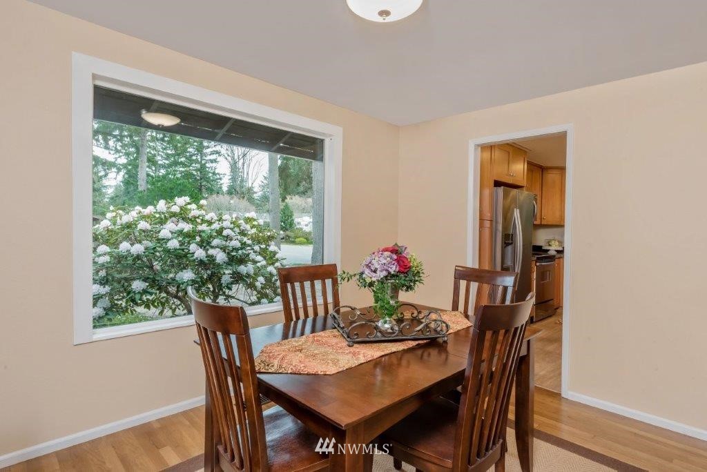 12525 Southeast 99th Street Renton, WA 98056 - Photo 14 of 33 a dining room with furniture and window