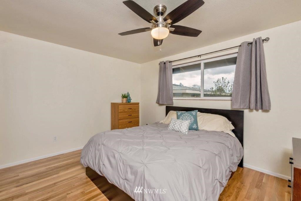 12525 Southeast 99th Street Renton, WA 98056 - Photo 16 of 33 a bedroom with a large bed and a window