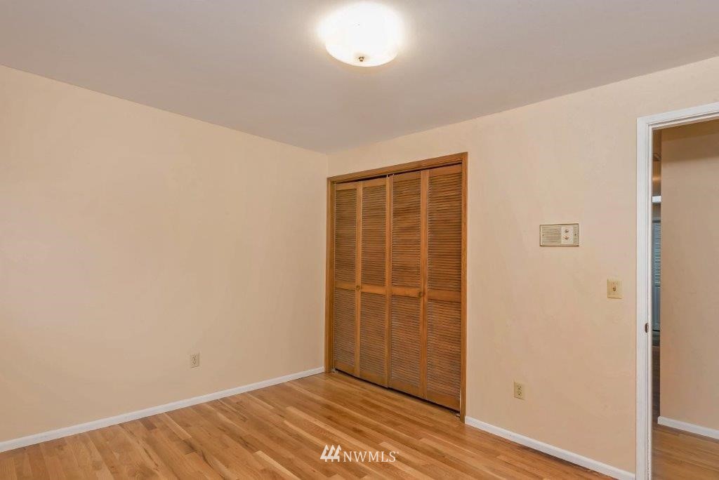 12525 Southeast 99th Street Renton, WA 98056 - Photo 22 of 33 an empty room with wooden floor and a window