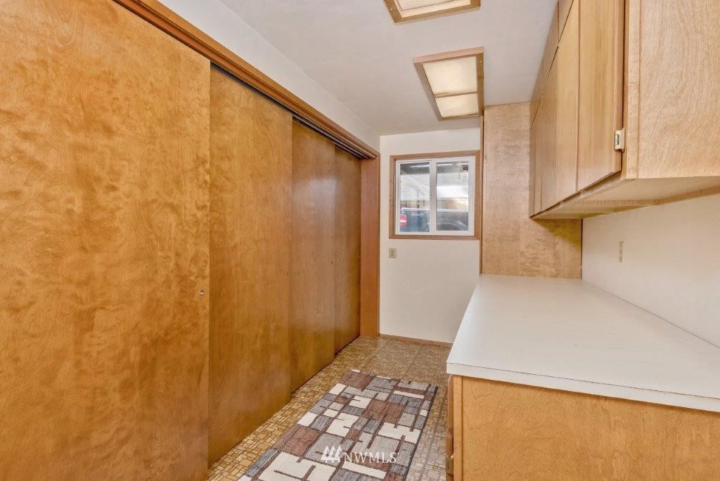12525 Southeast 99th Street Renton, WA 98056 - Photo 24 of 33 a view of an empty room and window