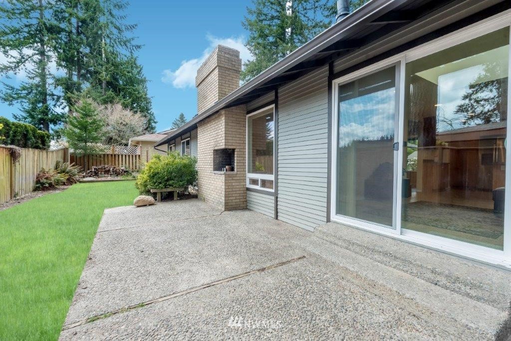 12525 Southeast 99th Street Renton, WA 98056 - Photo 29 of 33 a view of backyard with potted plants and a large tree