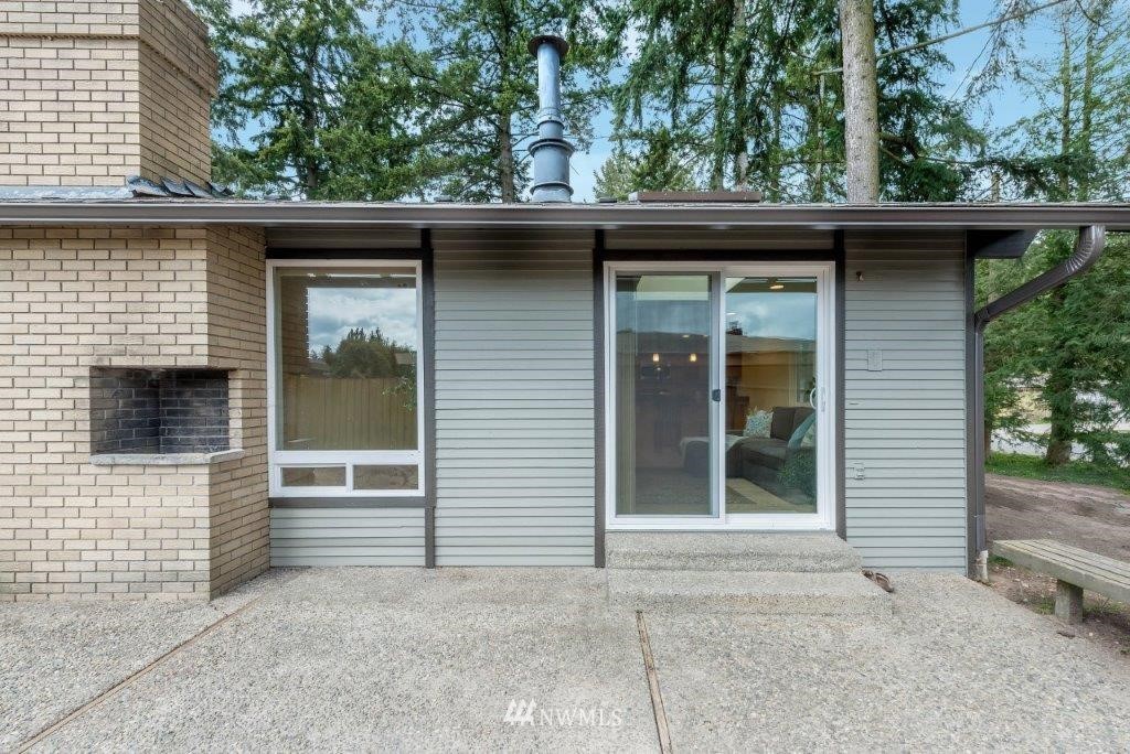 12525 Southeast 99th Street Renton, WA 98056 - Photo 32 of 33 a side view of a house with a garage