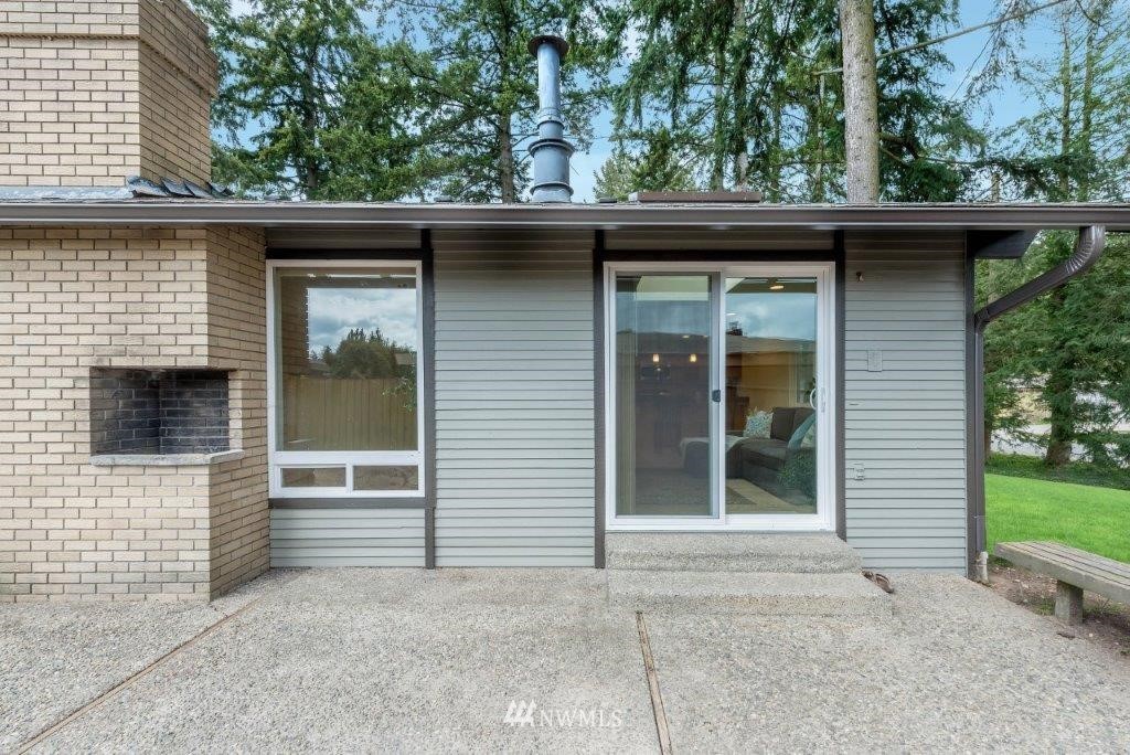 12525 Southeast 99th Street Renton, WA 98056 - Photo 33 of 33 a side view of a house with a garage