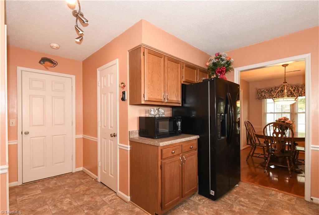 2108 Acorn Ridge Road Greensboro, NC 27407 - Photo 11 of 29 Gallery Image 11
