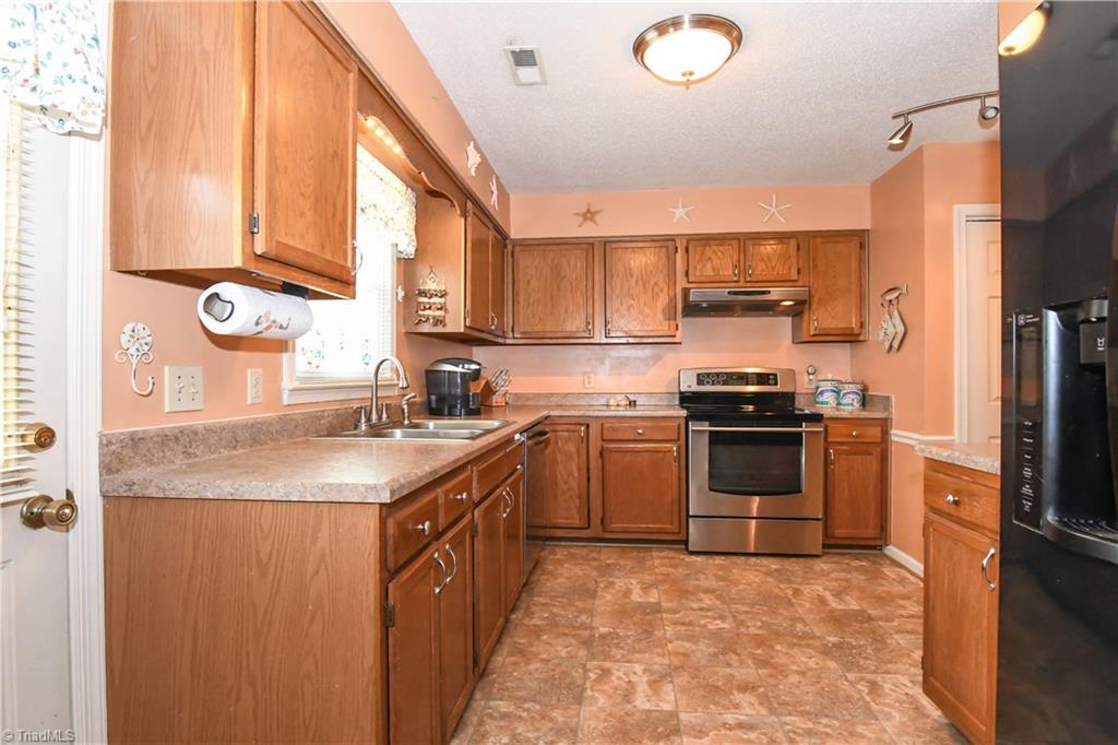 2108 Acorn Ridge Road Greensboro, NC 27407 - Photo 9 of 29 Gallery Image 9