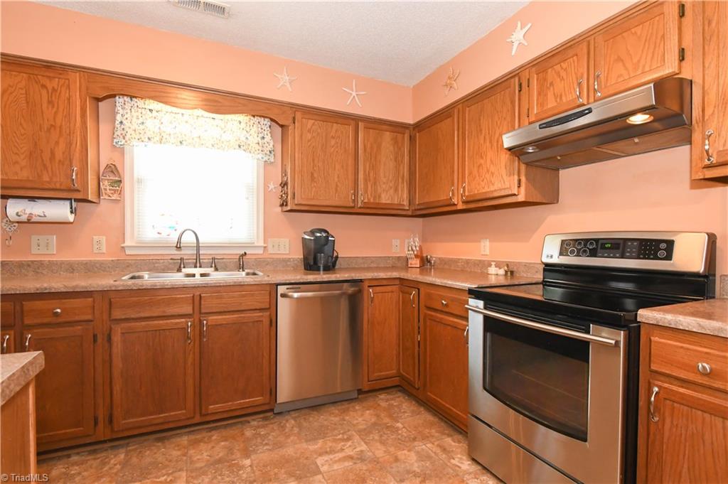 2108 Acorn Ridge Road Greensboro, NC 27407 - Photo 10 of 29 Gallery Image 10